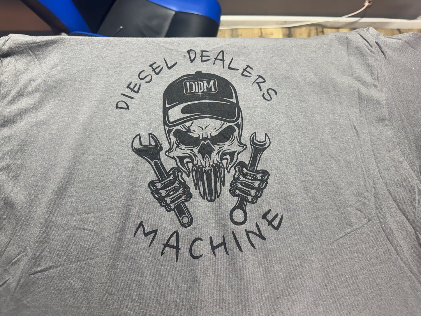 MENS SHORTSLEEVE "DIESEL DEALERS MACHINE"